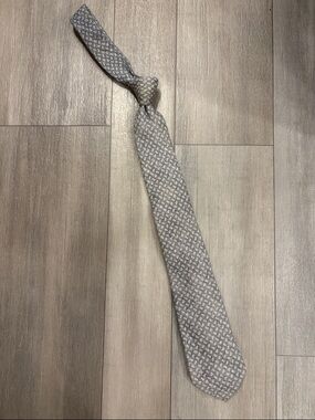 Suitsupply Light Gray Micro-Pattern Silk Tie